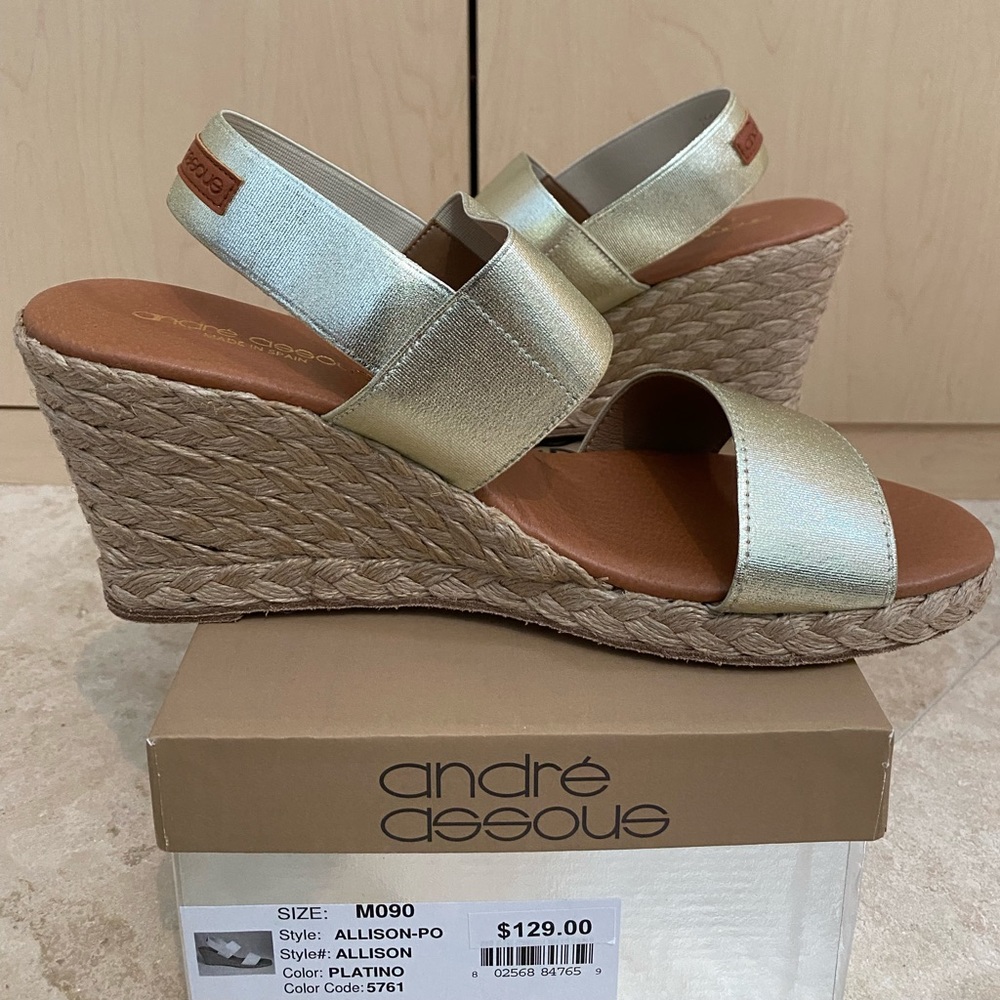 Andre Assous brand new gold wedges size 9